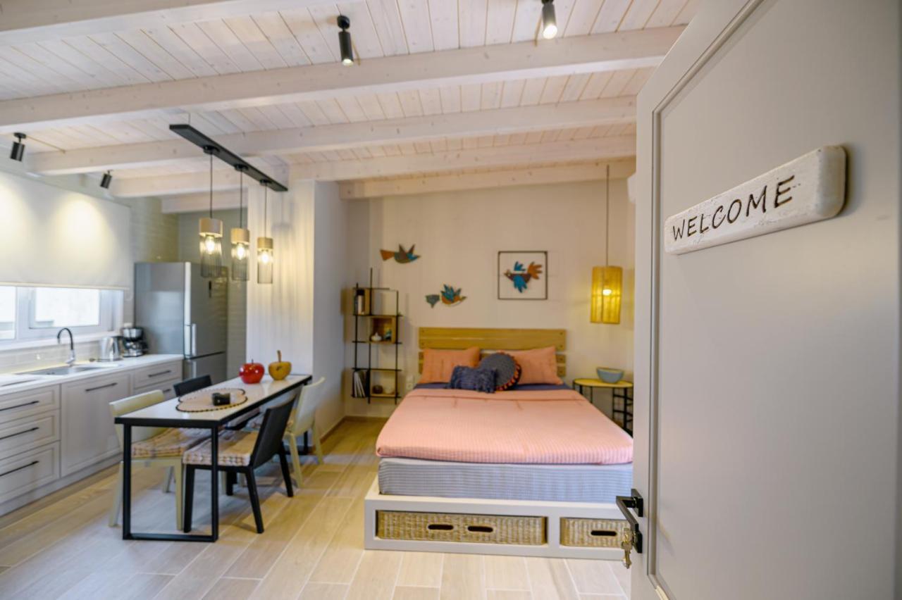 Fiorela'S Casa- A Stylish Loft Apartment In The Heart Of Превеза Экстерьер фото